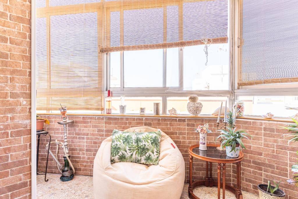 Amplio piso en la zona del puerto de Roquetas de Mar