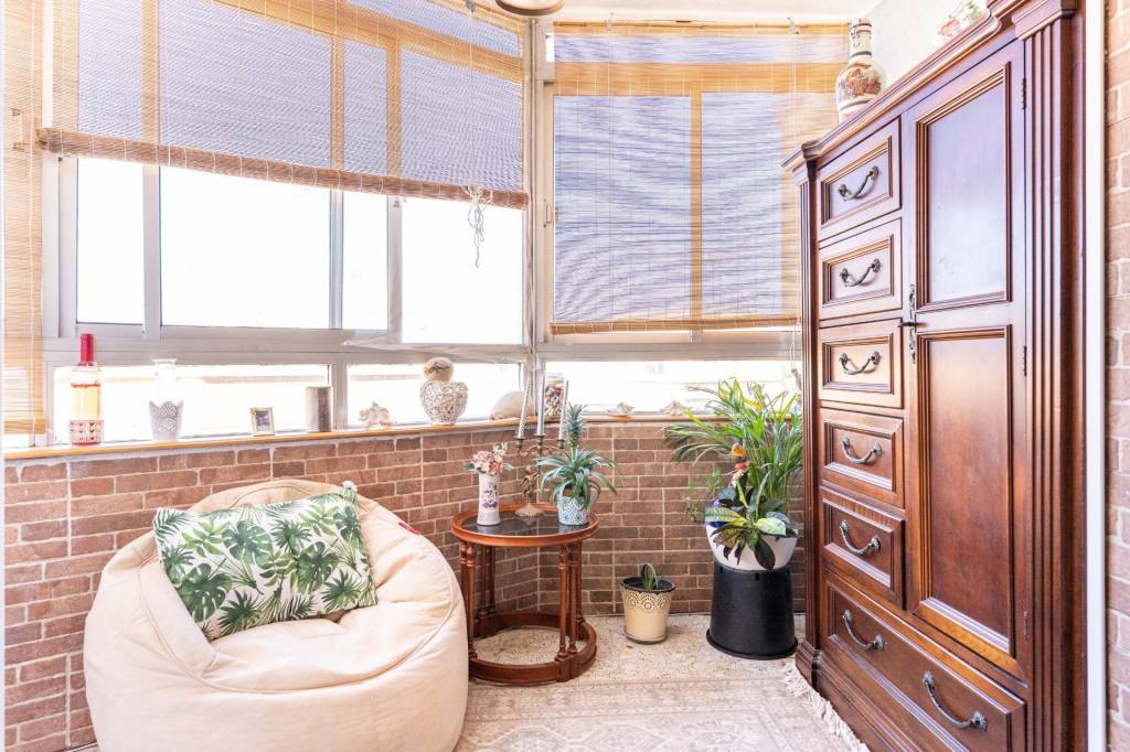 Amplio piso en la zona del puerto de Roquetas de Mar