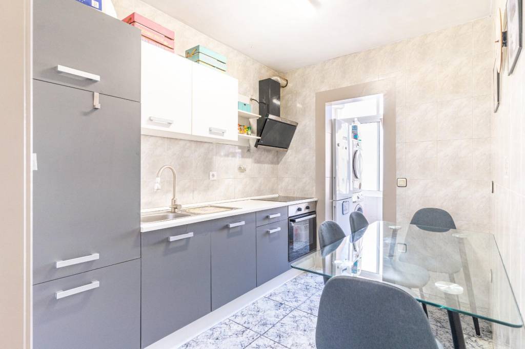 Amplio piso en la zona del puerto de Roquetas de Mar